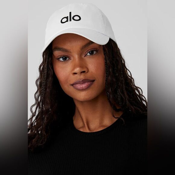 ALO Yoga Accessories - ALO YOGA Off-Duty Cap white with black logo